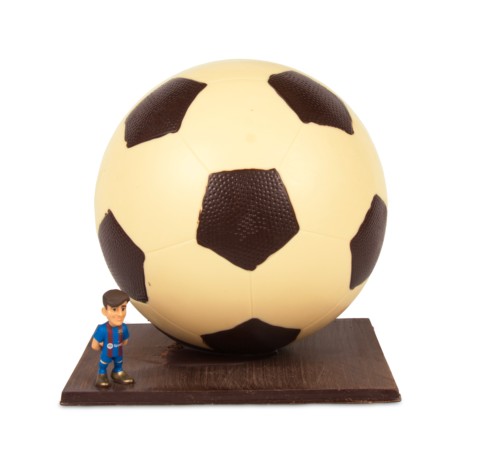 Figura Jugador Barcelona & Pelota de Fútbol de Chocolate